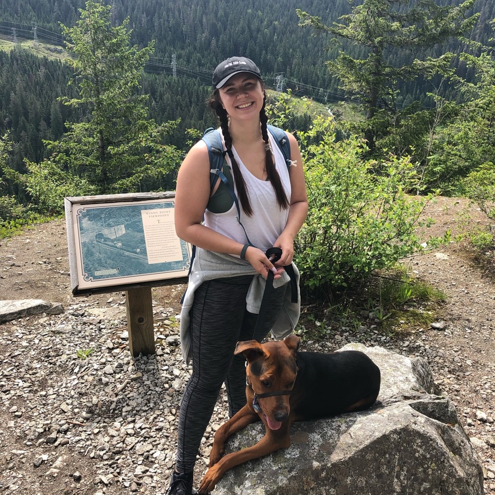 Meet your Posher, Dominiqie